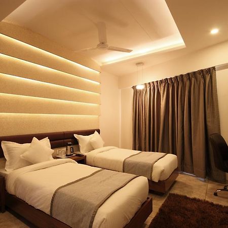 Hotel Bait Inn Amhedabad Oda fotoğraf