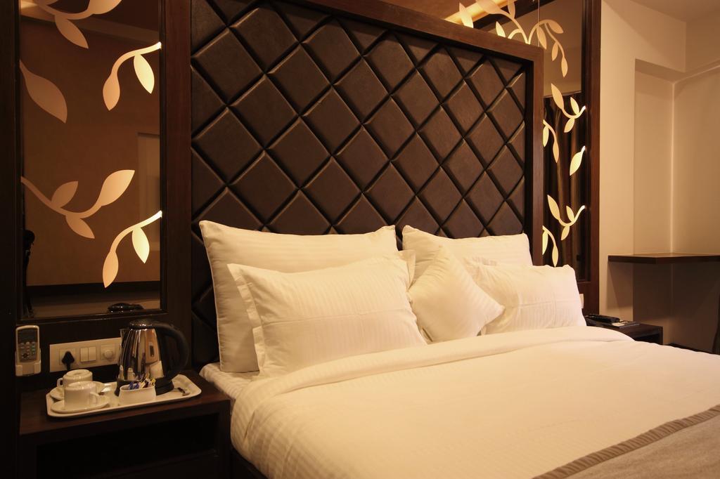Hotel Bait Inn Amhedabad Oda fotoğraf