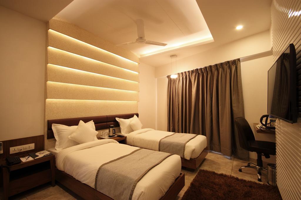 Hotel Bait Inn Amhedabad Oda fotoğraf